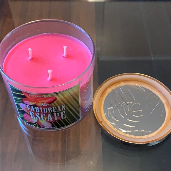 NEW Bath & Body Works Caribbean Escape Candle - Picture 3 of 4